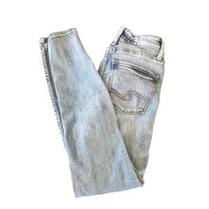 Silver Jeans Women’s Avery Denim Size 25x29 Light Wash Denim Distressed Stretch